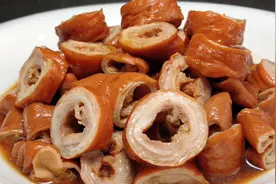 厨师长教你卤肥肠的家常做法，步骤详细，香脆爽口下酒又下饭