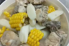 把山药玉米和骨头放在一起，出来是如此美味。