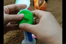 大宇你买了冰激凌呢，给我咬一口呗，我才不要呢视频封面