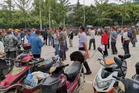 农民工每天收入三四百，真实情况到底怎么样？你达标了吗？视频封面