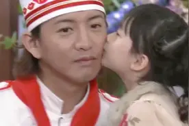 芦田爱菜小时候也太可爱了！！可爱到连木村拓哉都要抱抱！视频封面
