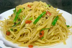 土豆丝想做成饭店里的味道是有技巧的，教你一招，酸爽开胃又下饭视频封面