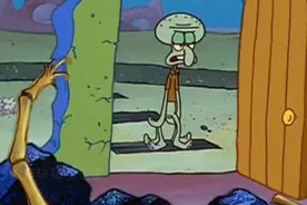 于老师回到家，房都塌了就剩防盗门跟这站着