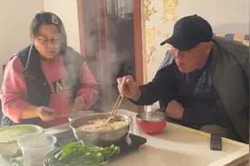 天气真好把弟弟的床单被子洗晒一下，再陪老爹吃个小火锅视频封面