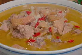 家常铁锅炖鸡汤的正确做法，汤鲜味美无腥味，一上桌就被光盘了视频封面