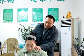 夫妻相互按摩颈椎，疼得有点受不了，有没有同款哟！视频封面