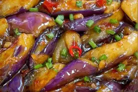 烧茄子，切记不要过油和直接下锅炒，教你一招，软绵入味好吃下饭