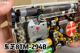 就喜欢拆开收音机看内部，拆个东芝8TM294B视频封面