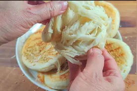 早餐店很火的油酥烧饼教你怎么做才能外酥里软层次丰富凉了也不硬视频封面