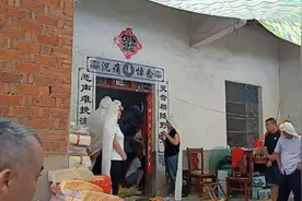 儿子媳妇女儿女婿披麻带孝(白)，孙儿孙女带(红)，外孙儿女带(黄)视频封面