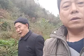 老爷子的脚指甲全部是灰指甲，只有在修脚店才能搞，而且特别怕死视频封面