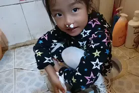 自己拉屎把自己臭成这样😷😷视频封面