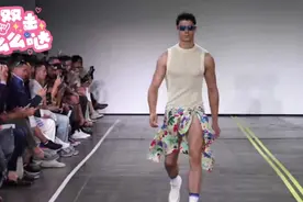 时尚男模春夏新品T台秀，欧美男模特的身材比例就是让人喜欢！视频封面