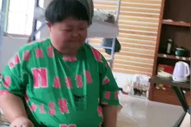 妹妹跟哥哥认错了，兄妹俩幽默风趣的聊天让人忘记烦恼（下集）视频封面