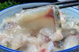 鱼片上浆只加葱姜水是大错！大厨揭秘饭店常用技巧，鱼片洁白嫩滑视频封面