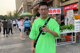 摆摊卖卤肉卷一个月赚20万，找美女老板娘了解一下，如何做的视频封面