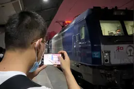 拍下重庆站发出的最后一班列车！再见！重庆站！视频封面