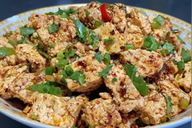 厨师长教你凉拌豆腐的家常做法，步骤详细，香辣入味下酒又下饭