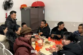 湖南小伙娶云南媳妇，结婚5年，老丈人跨越1000公里第一次来看望视频封面
