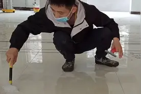 小宝哥分享实用小工具，可以快速清理乳胶漆，还不会划伤地面。