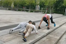 从我高血压的成功康复，看用俯卧撑架爬行的优越性视频封面