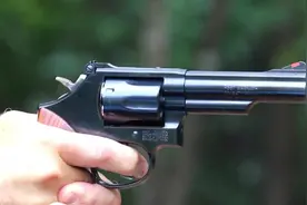 史密斯威森 model19各种系列的左轮手枪射击视频封面