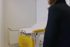 女人那个肚子忽然变大。视频封面