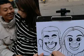 一看就是热恋中的情侣视频封面