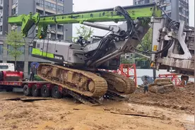 旋挖钻机上板车  不要慌  稳的