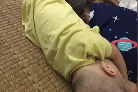 一晚上没睡好……太难了……看小孩这样心里特别难受……视频封面