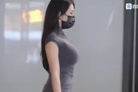 小视频：街拍这美女走路真有气质太美真迷人。转载：勇敢说话题。视频封面