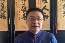 班级为了运动会统一购买班服，这种现象对吗？家长们怎么看待？视频封面