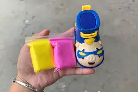 超人强自制小鞋子了 黄➕粉是什么颜色呢少女心爆棚了