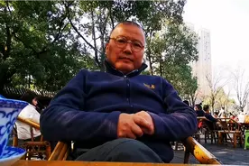 今天成都终于出太阳了，好多人出门，铁像寺喝盖碗茶，一座难求视频封面