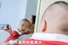 四个月宝宝瞌睡了，不停的哼哼唧唧，妈妈怎么哄都不行，就要抱抱视频封面