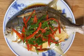 刺少肉多的大鲳鱼还是清蒸好吃，原汁原味家常做法，新鲜又嫩滑视频封面