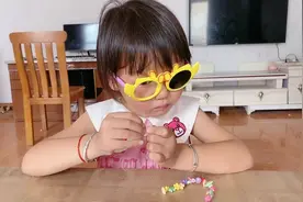 双胞胎姐姐视力有问题，让她在家做纠正训练，希望早日恢复正常