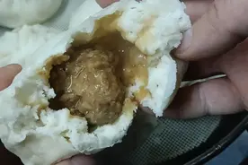 正宗鲜汁肉包馅配方步骤详细，怎么才能锁住汤汁肉馅儿鲜嫩好吃视频封面