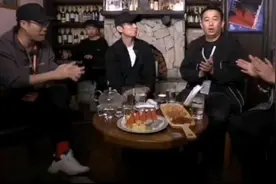 张艺兴的师傅黄磊喜提新名号，王迅、何炅、黄磊、严敏同框