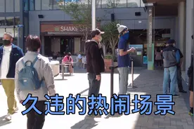 美国18岁以上人群中超过一半接种疫苗，怪不得商场人这么多！