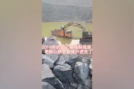 强制报废工程车难道没有年限了，执法人员说这就是所谓的法律规定视频封面