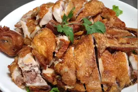 厨师长教你年夜饭香酥鸡的家常做法，步骤详细，外脆里软鲜嫩入味视频封面