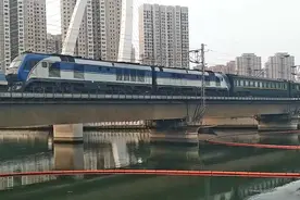 扬州开往北京的Z30次接近天津南仓南信号视频封面