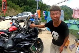 胖哥骑摩托来到贵州罗甸县，精神小伙围着摩托车搞笑连连视频封面