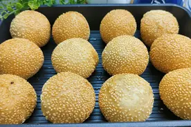 芝麻球怎样炸又大又空心不塌陷？记住两点，外酥里糯且个个空心视频封面