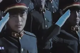 84年阅兵眼神自带杀气，劈枪动作震撼人心！视频封面