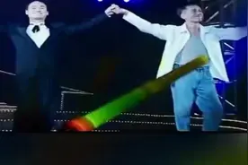 中国台湾音乐人陈彼得与张行同台同唱《一条路》