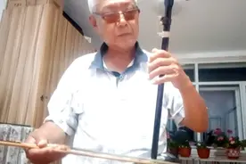 毛主席诗词歌曲巜不爱红装爰武装》献给八一建军节。视频封面