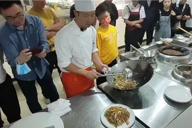 广东炒河粉教学-流程详细分解-秘诀多多视频封面