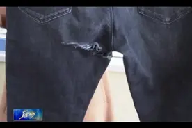 新牛仔裤穿一天破仨洞 轻轻一撕就撕开...视频封面